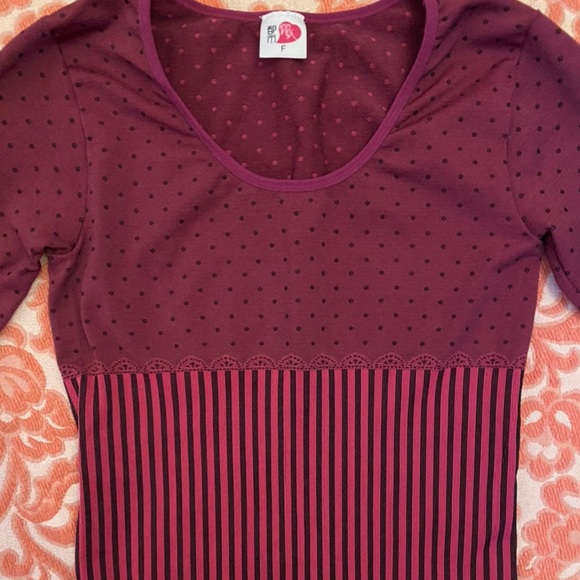 Pink patterned top - Picture 2 of 2